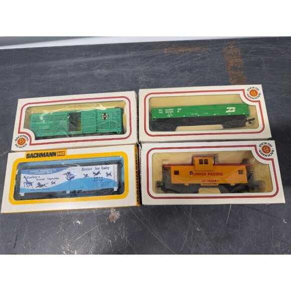 Bachmann Set of 4 HO Freight Cars - Union Pacific, Gerber, Santa Fe, Burlington - Picture 1 of 7